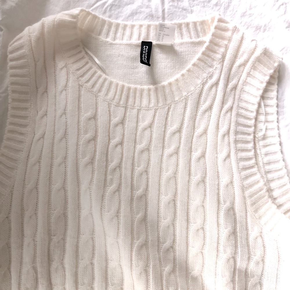 white cropped sweater vest!